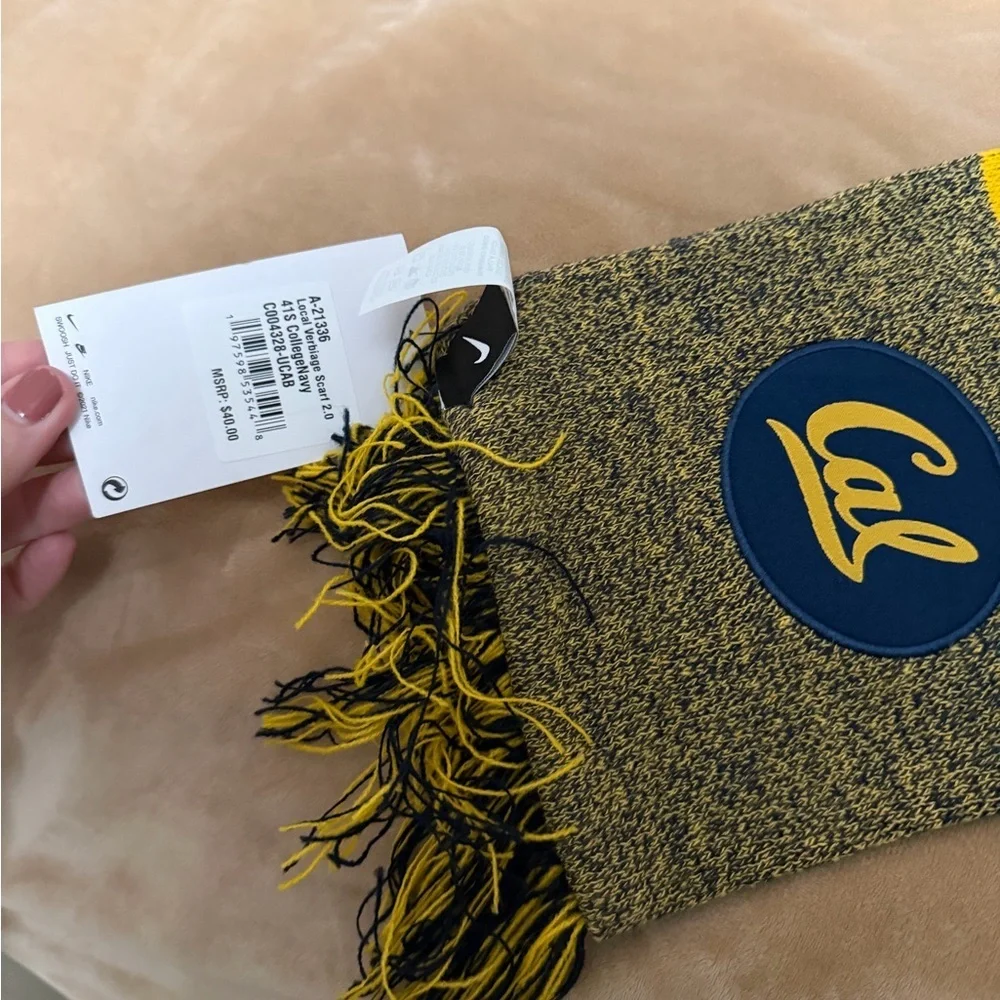 NWT Nike Cal Bears Navy and Gold Knit Scarf